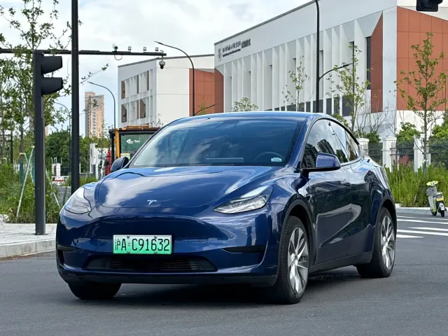 Фотография автомобиля — Tesla Model Y