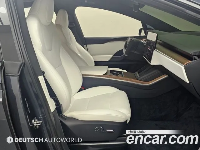 Tesla Model X — Фото автомобиля 18