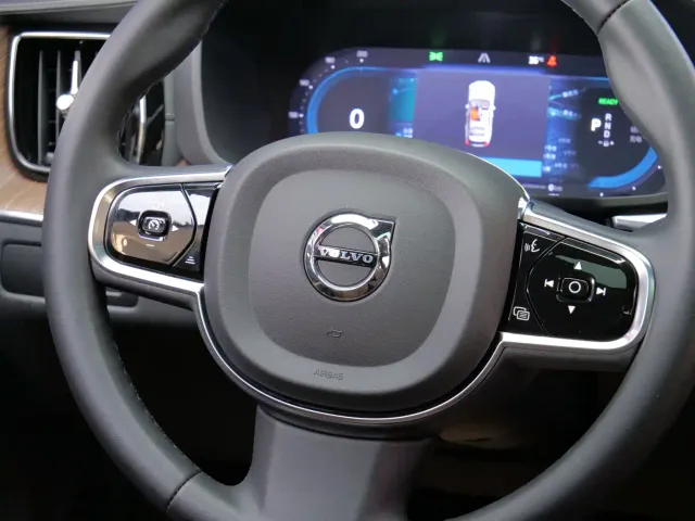 Volvo XC60 — Фото автомобиля 11