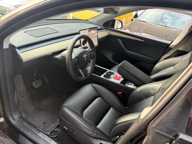Tesla Model Y — Фото автомобиля 2