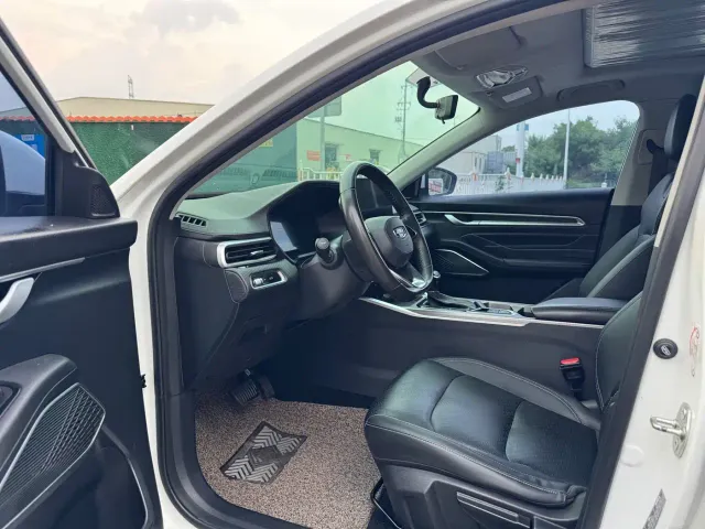 Geely Emgrand — Фото автомобиля 4