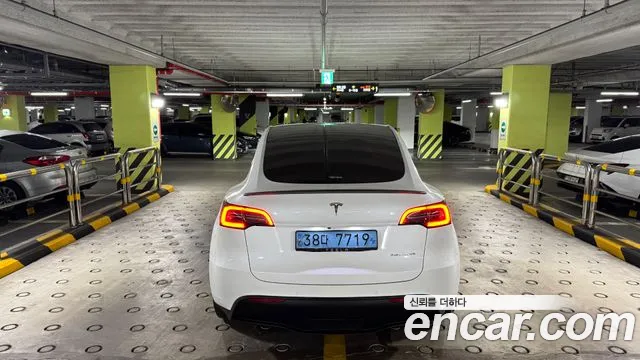 Tesla Model Y — Фото автомобиля 4