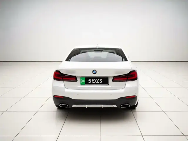BMW 5 Series — Фото автомобиля 3