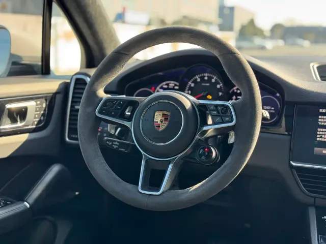 Porsche Cayenne — Фото автомобиля 25