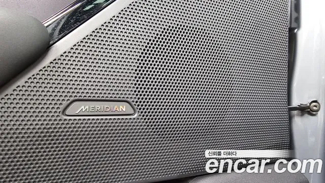 Land Rover Range Rover Velar Range Rover Velar 2.0 P250 Dynamic SE — Фото автомобиля 17