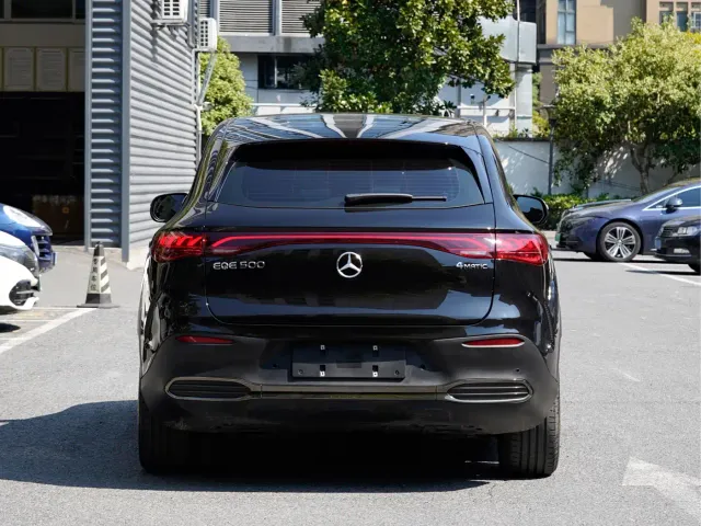 Mercedes-Benz EQE SUV — Фото автомобиля 4