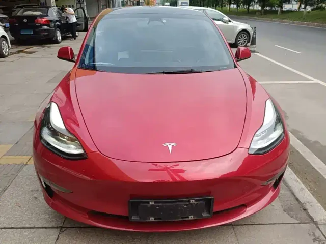 Tesla Model 3 — Фото автомобиля 2