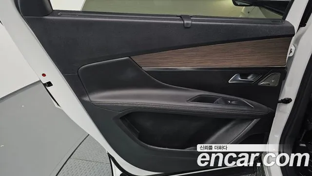 Peugeot 5008 Generation 2 — Фото автомобиля 30