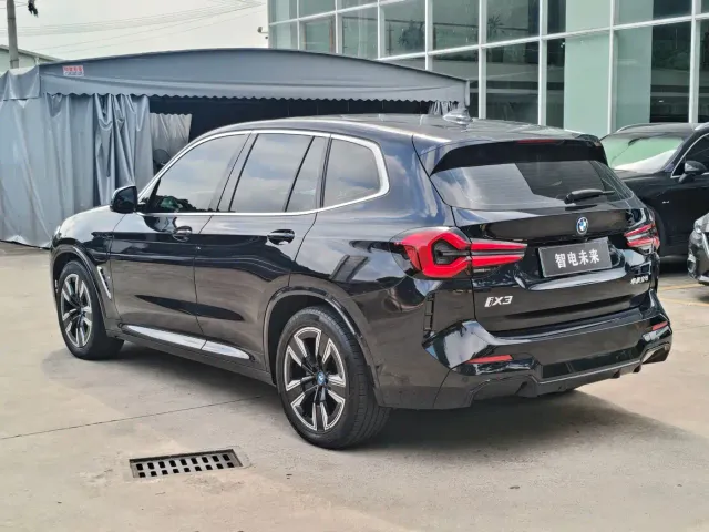 BMW iX3 — Фото автомобиля 6