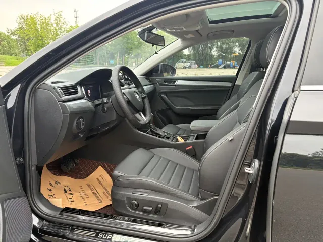 Skoda Superb — Фото автомобиля 9
