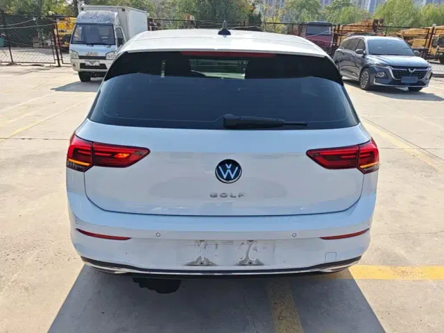 Volkswagen Golf — Фото автомобиля 5