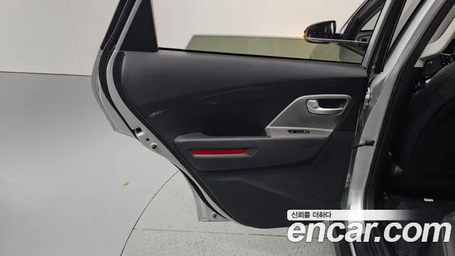 Kia Niro — Фото автомобиля 14