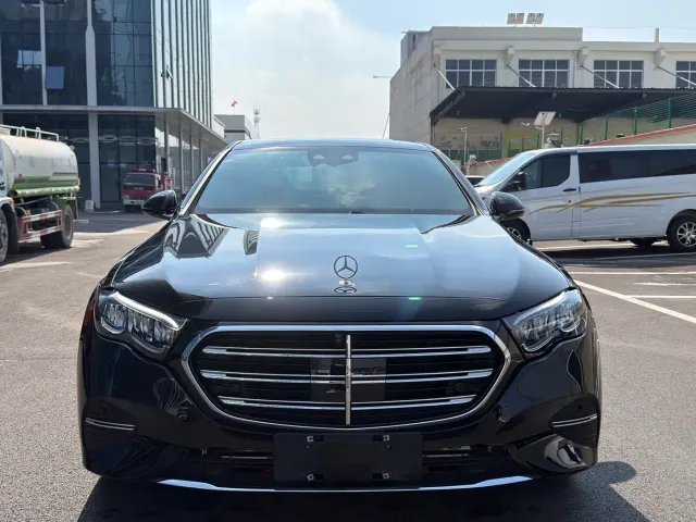 Фотография автомобиля — Mercedes-Benz E-Class