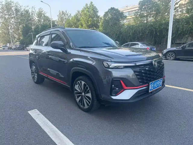 Changan CS35 Plus — Фото автомобиля 3