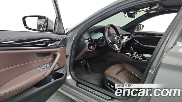 BMW 5 Series G30 — Фото автомобиля 10