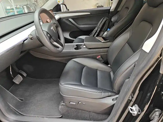 Tesla Model Y — Фото автомобиля 14