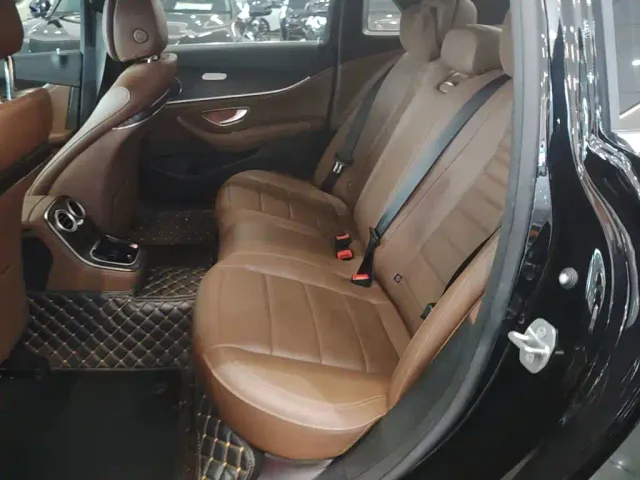 Mercedes-Benz E-Class — Фото автомобиля 16
