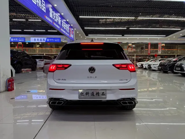 Volkswagen Golf — Фото автомобиля 4