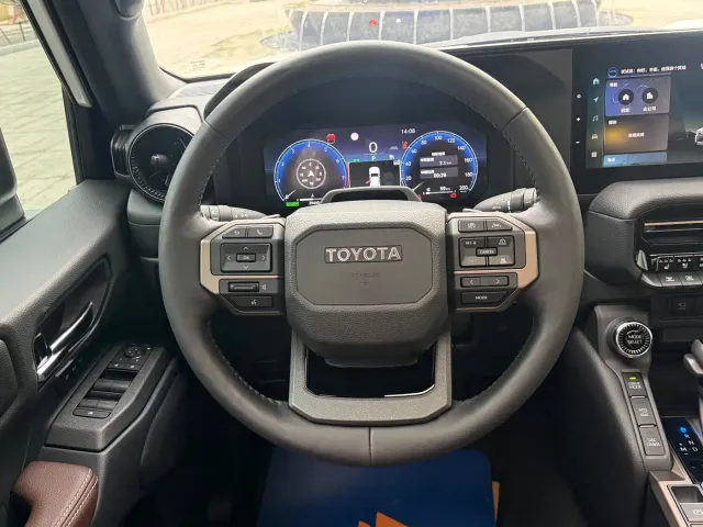 Toyota Prado — Фото автомобиля 14
