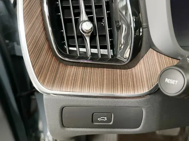Volvo XC60 — Фото автомобиля 14