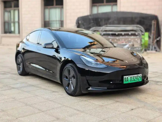 Tesla Model 3 — Фото автомобиля 3