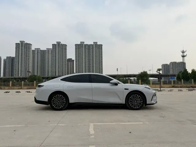 Geely Galaxy Xingyao 8 — Фото автомобиля 5