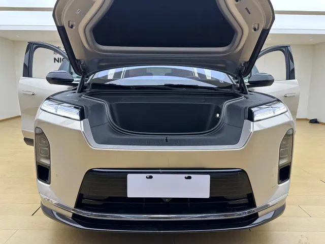 Nio ES8 — Фото автомобиля 16