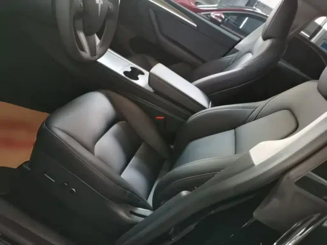 Tesla Model Y — Фото автомобиля 14