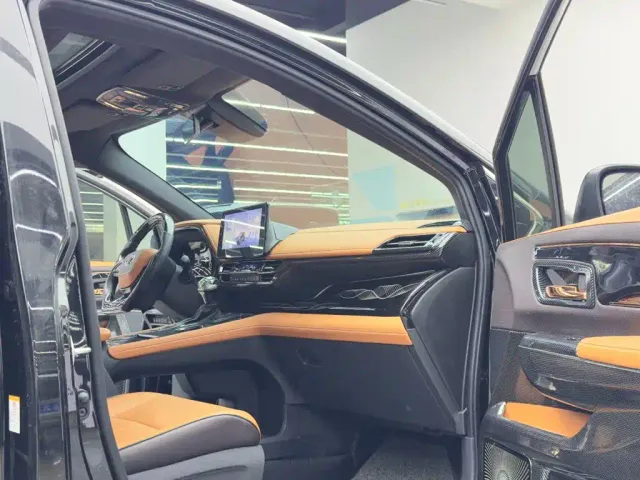 Toyota Sienna — Фото автомобиля 10