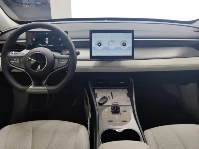 BYD Seal 05 DM-i — Фото автомобиля 12
