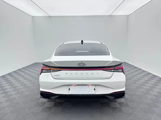 Hyundai Elantra — Фото автомобиля 5