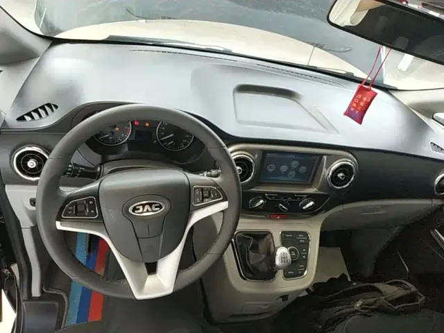 JAC Refine M3 — Фото автомобиля 9