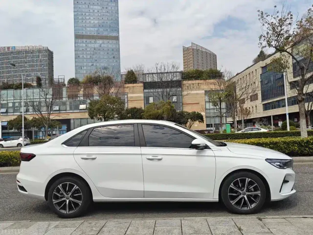Geely Emgrand — Фото автомобиля 4