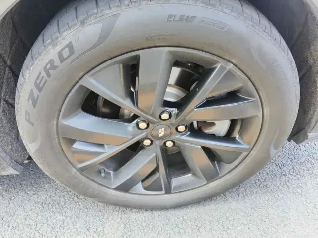 Li Auto L8 — Фото автомобиля 7