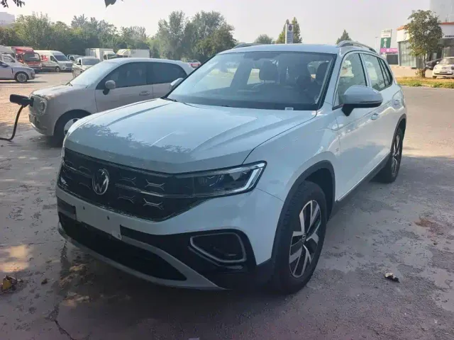 Фотография автомобиля — Volkswagen Tayron