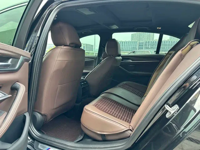 BMW 5 Series — Фото автомобиля 10