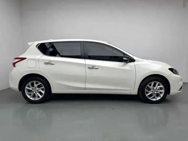 Nissan Tiida — Фото автомобиля 3
