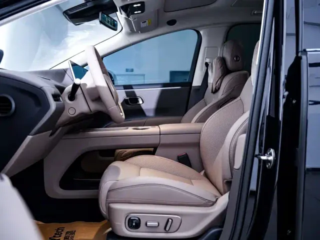 Li Auto i8 — Фото автомобиля 18