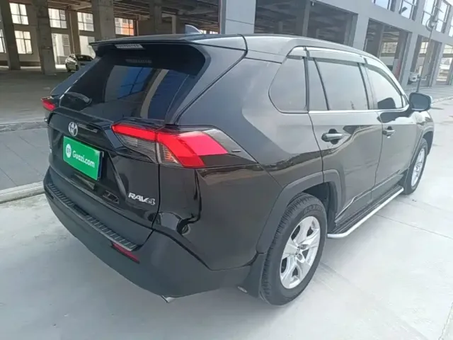 Toyota RAV4 — Фото автомобиля 6