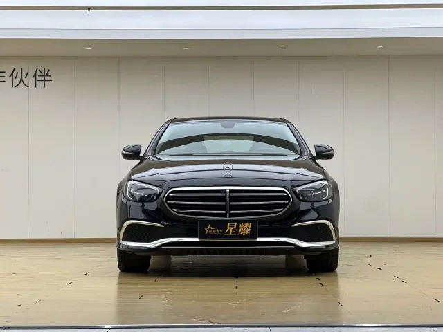 Mercedes-Benz E-Class — Фото автомобиля 2