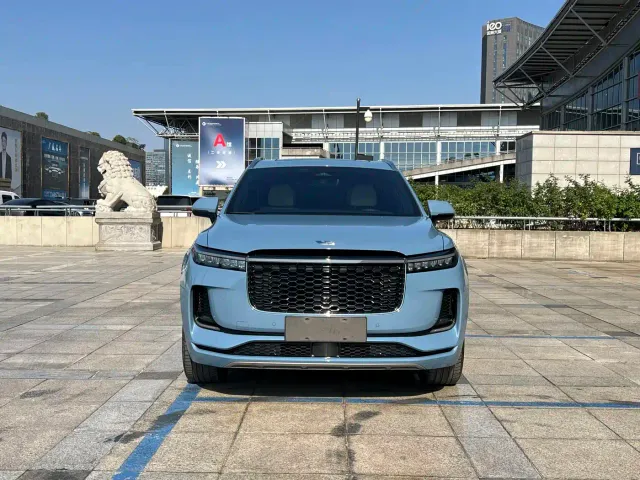 Li Auto ONE — Фото автомобиля 4