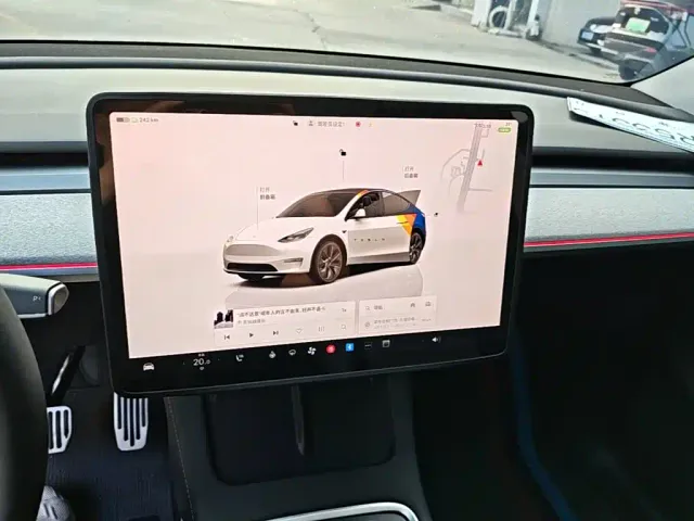 Tesla Model Y — Фото автомобиля 12