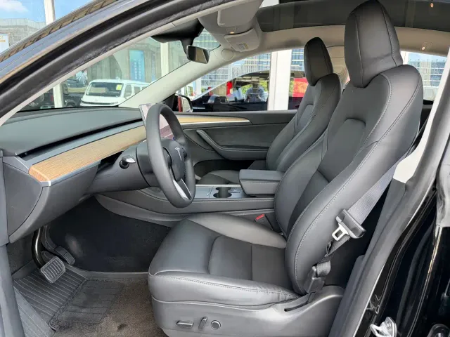 Tesla Model Y — Фото автомобиля 14