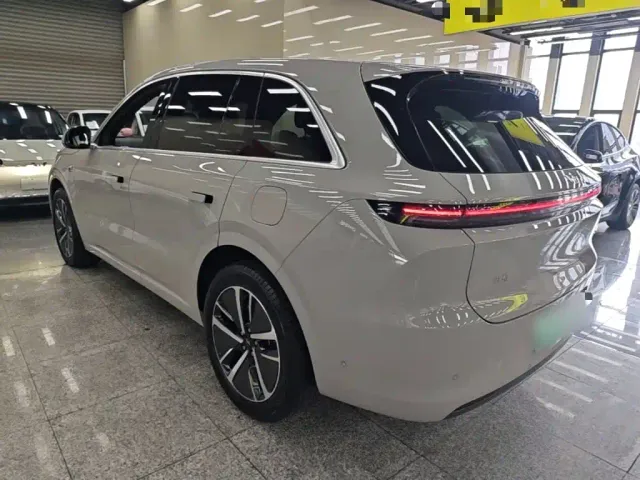 Li Auto L6 — Фото автомобиля 4