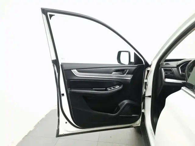 Roewe RX8 — Фото автомобиля 8