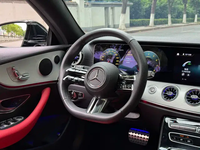 Mercedes-Benz E-Class — Фото автомобиля 12