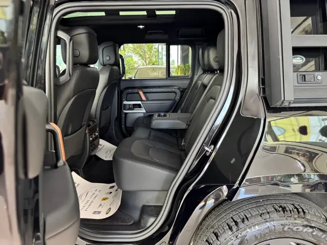Land Rover Defender — Фото автомобиля 12