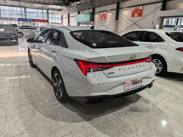 Hyundai Elantra — Фото автомобиля 17