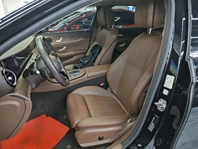 Mercedes-Benz E-Class — Фото автомобиля 14