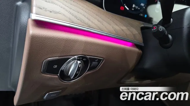 Mercedes-Benz E-Class — Фото автомобиля 13